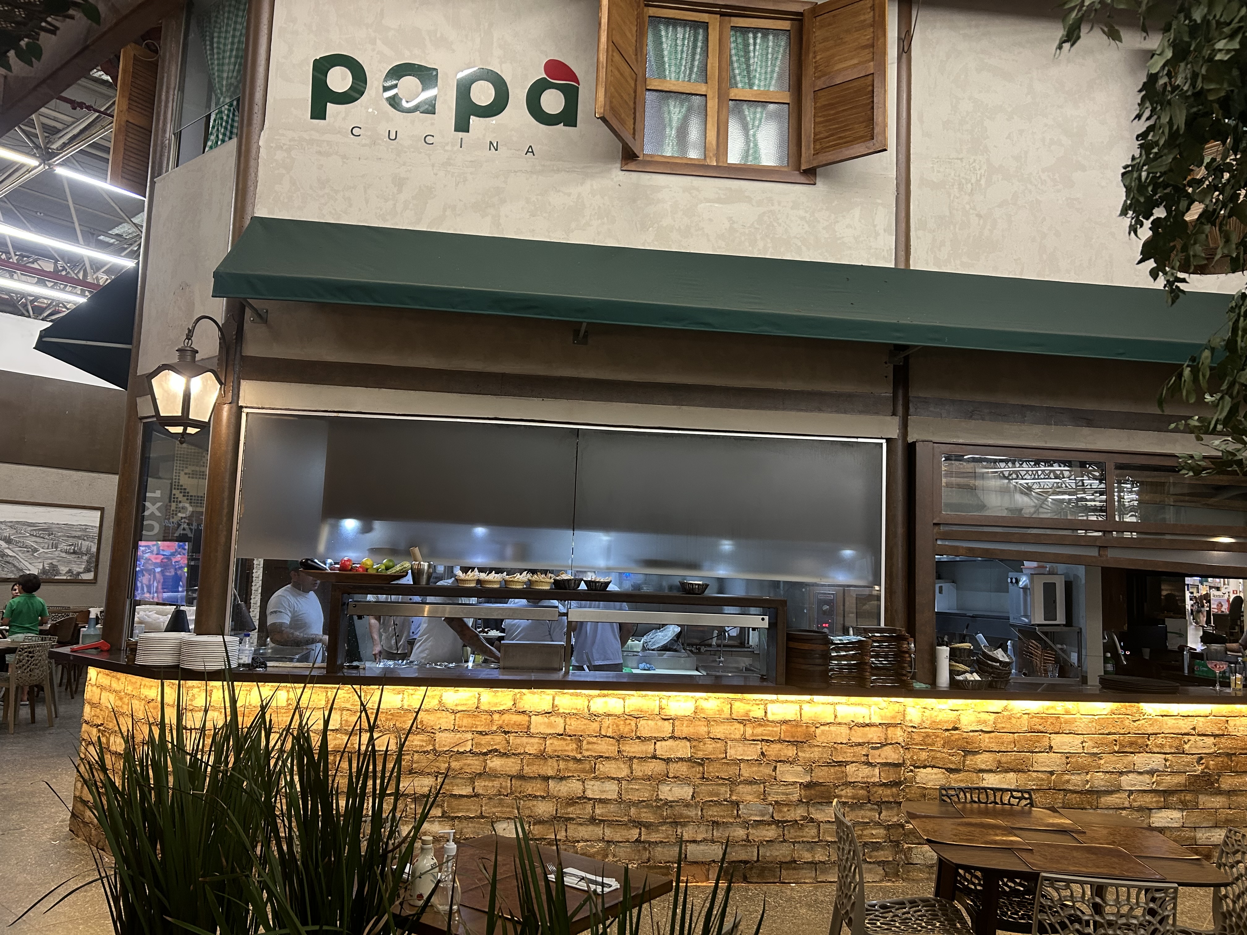 Ambiente elegante do Papa Cucina